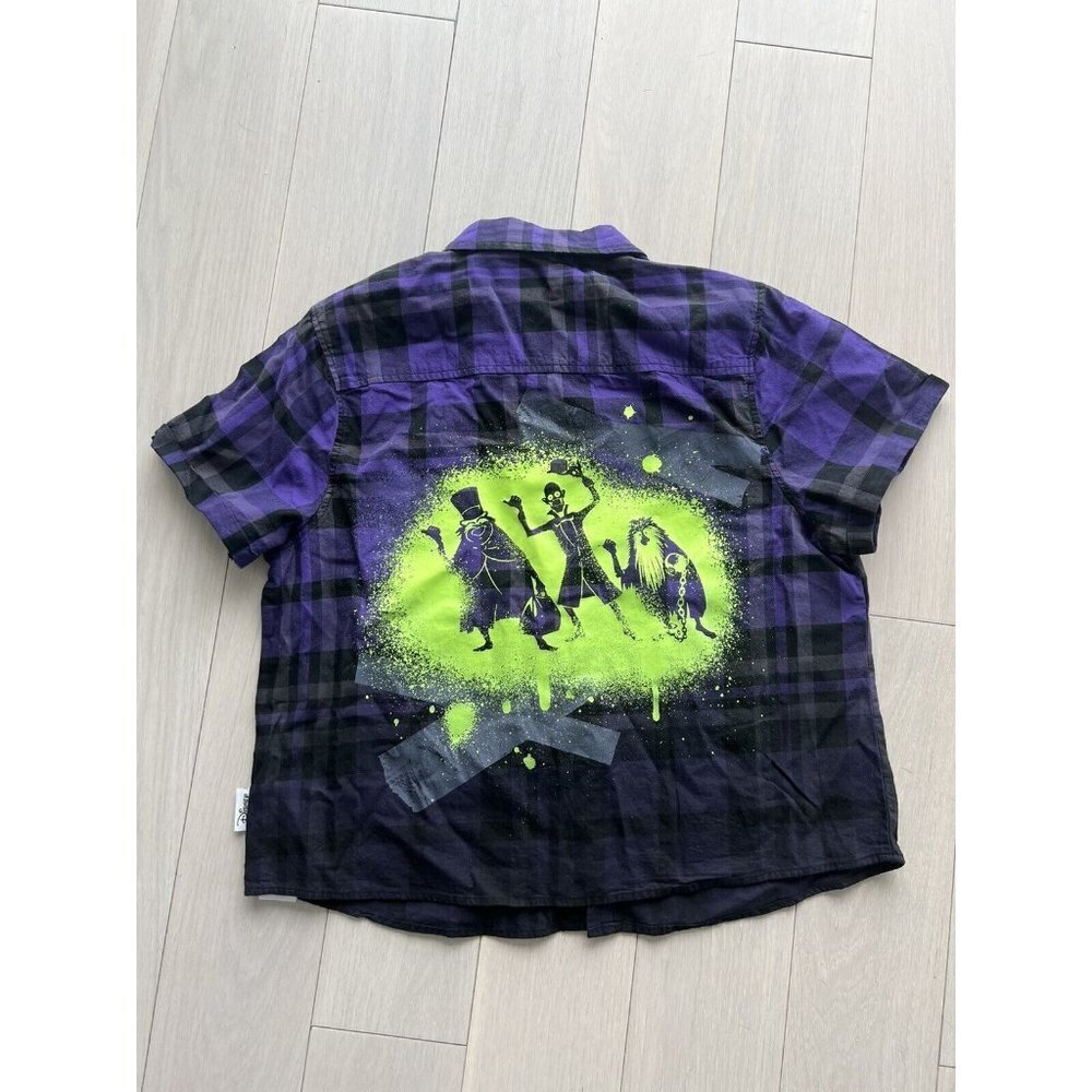 NWT Disney Her Universe Haunted Mansion Hitchhiking Ghosts Purple Plaid Shirt L